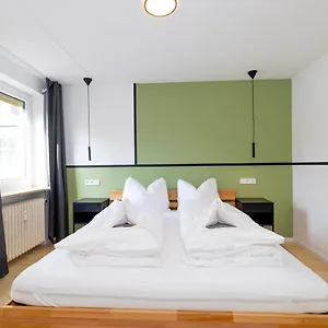 Grosszuegige Am Stadtrand Apartment